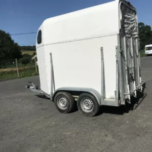 Remorque Cheval Liberté 2005 - Occasion, Capacité 2 Chevaux, Pont Arrière, Chevaux voyagent Tête avant, Permis spécifique - Neuf